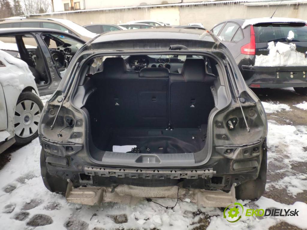 MERCEDES-BENZ W176 liftback 2015 90 kW A 180 (176.042) 1595 karoséria ČTVRŤÁK: Blatník prah strecha PODŁUŻNICA