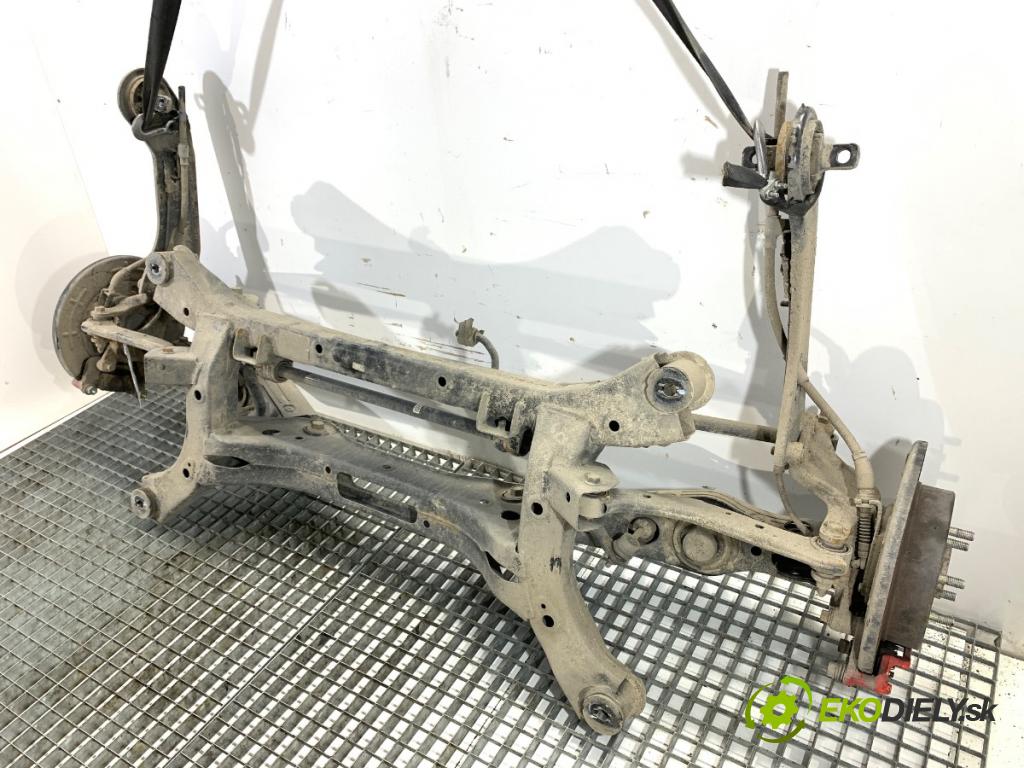 HYUNDAI TUCSON SUV 2015 130 kW 1.6 T-GDi 1591 výztuha zadní část