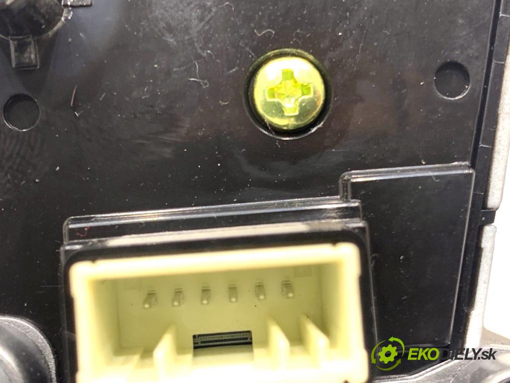 HYUNDAI TUCSON SUV 2015 130 kW 1.6 T-GDi 1591 SPÍNAČE: volantu 96720-D7220