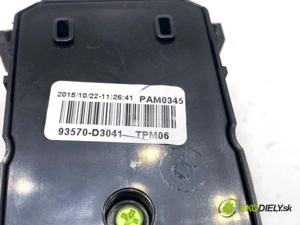 HYUNDAI TUCSON SUV 2015 130 kW 1.6 T-GDi 1591 přepínač oken 93570-D3041 (Páčky pod volantem)