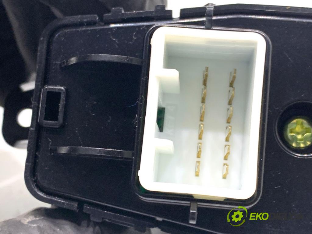 HYUNDAI TUCSON SUV 2015 130 kW 1.6 T-GDi 1591 přepínač nastavení zpětných zrcátek 93573-D3000 (Páčky pod volantem)