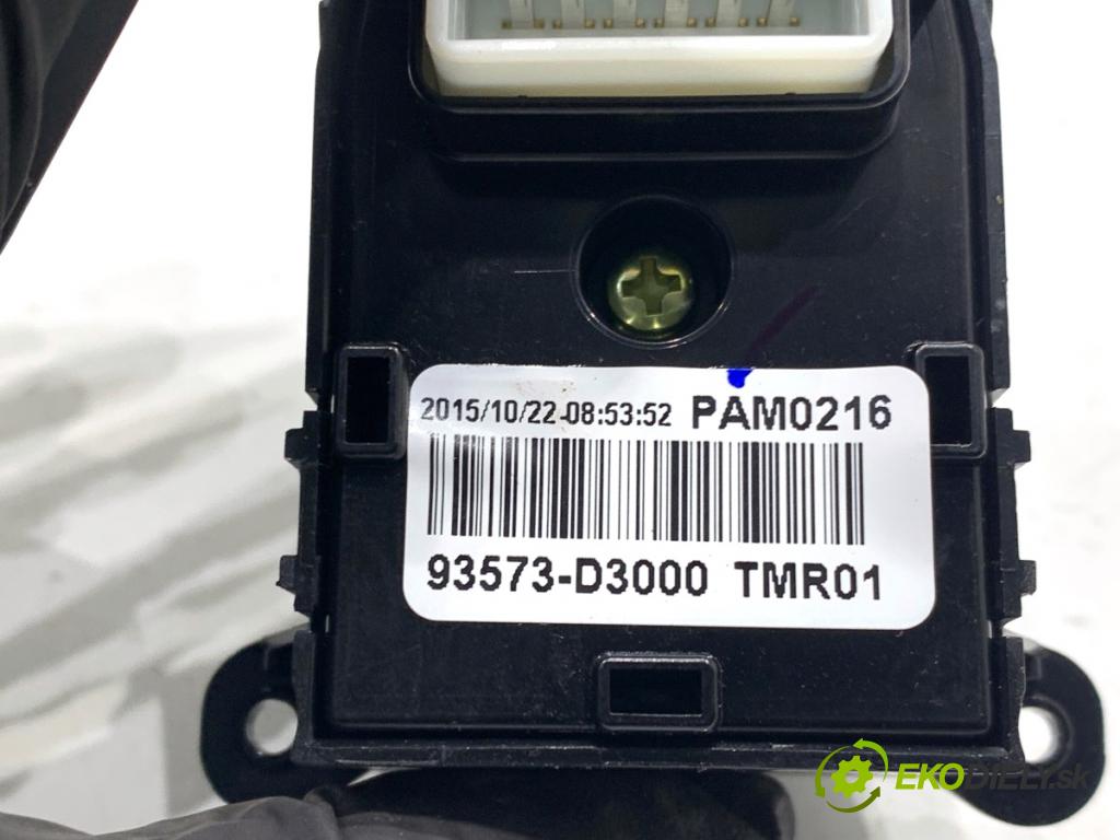 HYUNDAI TUCSON SUV 2015 130 kW 1.6 T-GDi 1591 přepínač nastavení zpětných zrcátek 93573-D3000 (Páčky pod volantem)