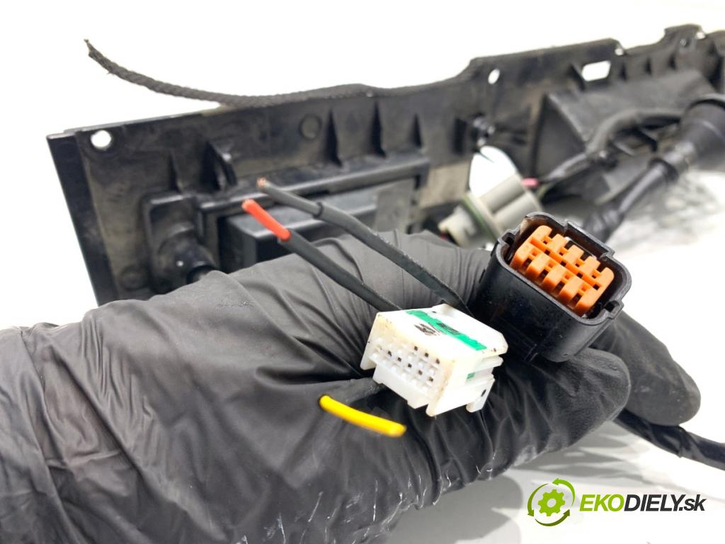 HYUNDAI TUCSON SUV 2015 130 kW 1.6 T-GDi 1591 klika dveří zadní část 87372-D7500