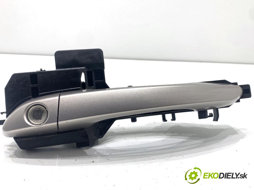 HYUNDAI TUCSON SUV 2015 130 kW 1.6 T-GDi 1591 Kľučka vonkajšia ľavy predný 