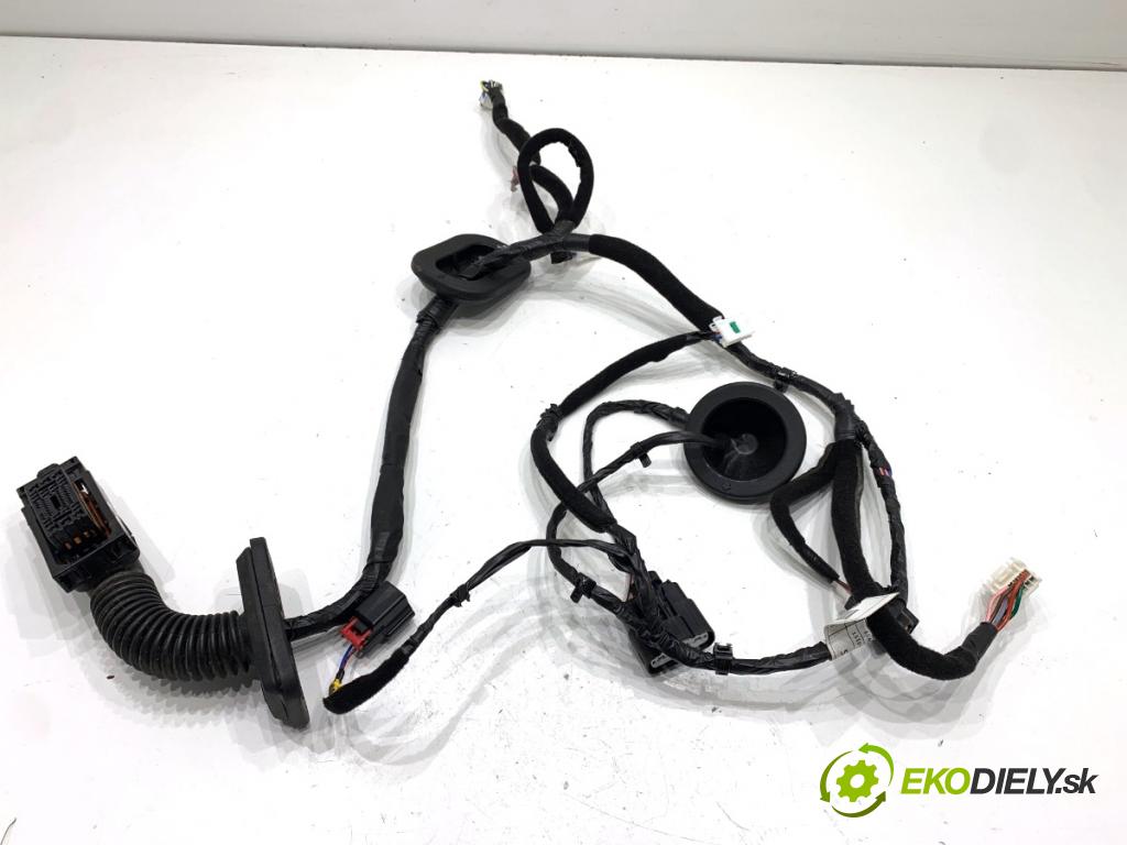 HYUNDAI TUCSON SUV 2015 130 kW 1.6 T-GDi 1591 Káblovačka Dvere predný pravy 91610-D7090