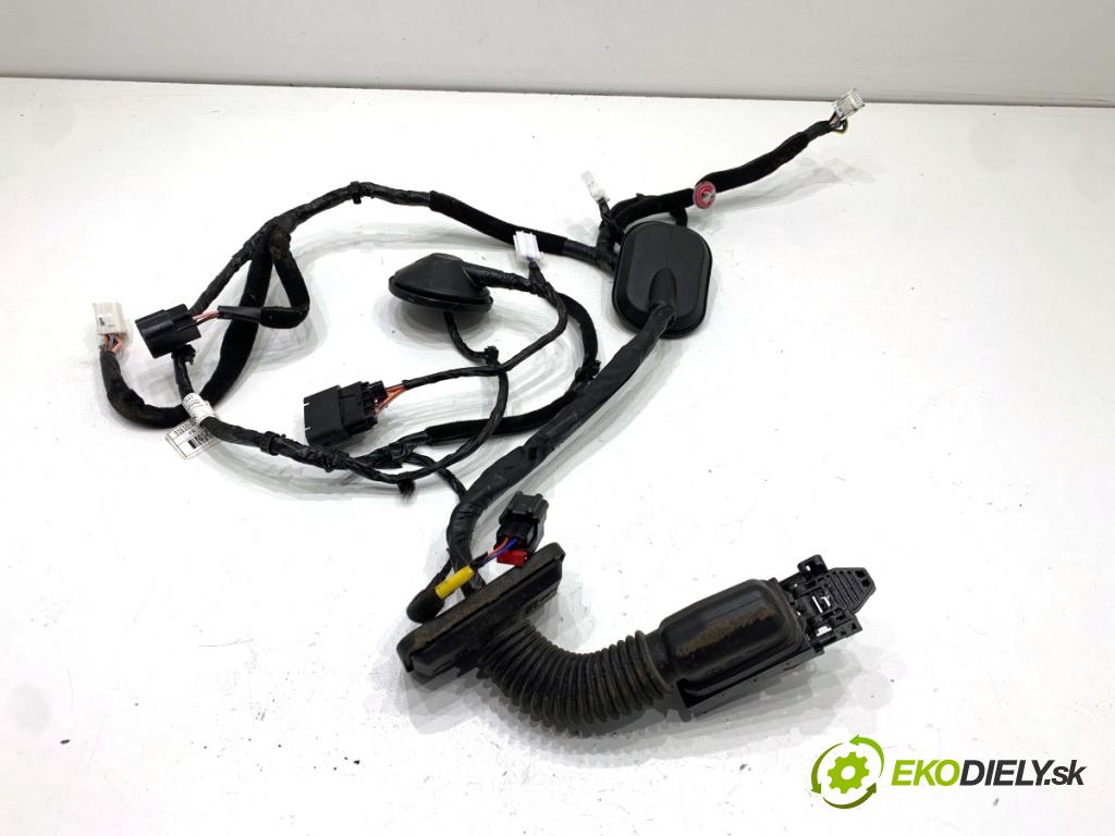 HYUNDAI TUCSON SUV 2015 130 kW 1.6 T-GDi 1591 káblovačka dveře přední část pravý 91610-D7090