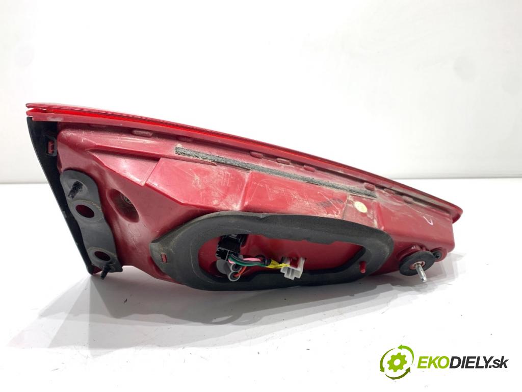 HYUNDAI TUCSON SUV 2015 130 kW 1.6 T-GDi 1591 světlo zadní část pravá vnitřní  (Klika dveří ostatní)