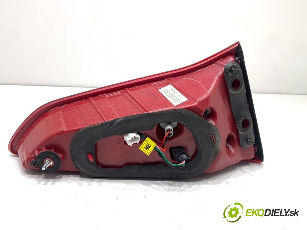 HYUNDAI TUCSON SUV 2015 130 kW 1.6 T-GDi 1591 světlo zadní část pravá vnitřní  (Klika dveří ostatní)