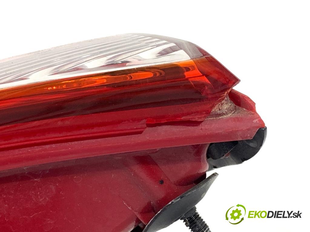 HYUNDAI TUCSON SUV 2015 130 kW 1.6 T-GDi 1591 Svetlo zad pravá vnútorná  (Kľučka dverí ostatné)