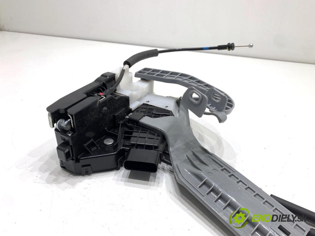 HYUNDAI TUCSON SUV 2015 130 kW 1.6 T-GDi 1591 zámok Dvere pravy zad 81420-D7510