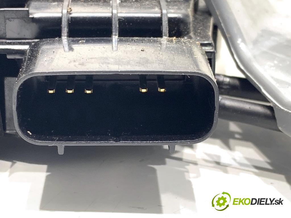 HYUNDAI TUCSON SUV 2015 130 kW 1.6 T-GDi 1591 zámok Dvere pravy zad 81420-D7510