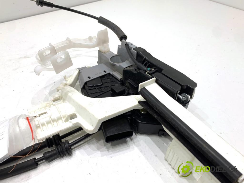 HYUNDAI TUCSON SUV 2015 130 kW 1.6 T-GDi 1591 zámok Dvere ľavy predný 81310-D3510