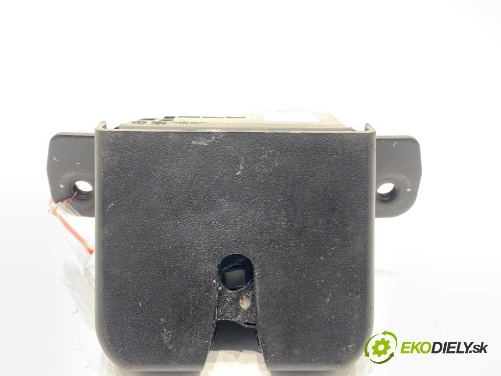 HYUNDAI TUCSON SUV 2015 130 kW 1.6 T-GDi 1591 zámok dveří zadní část 