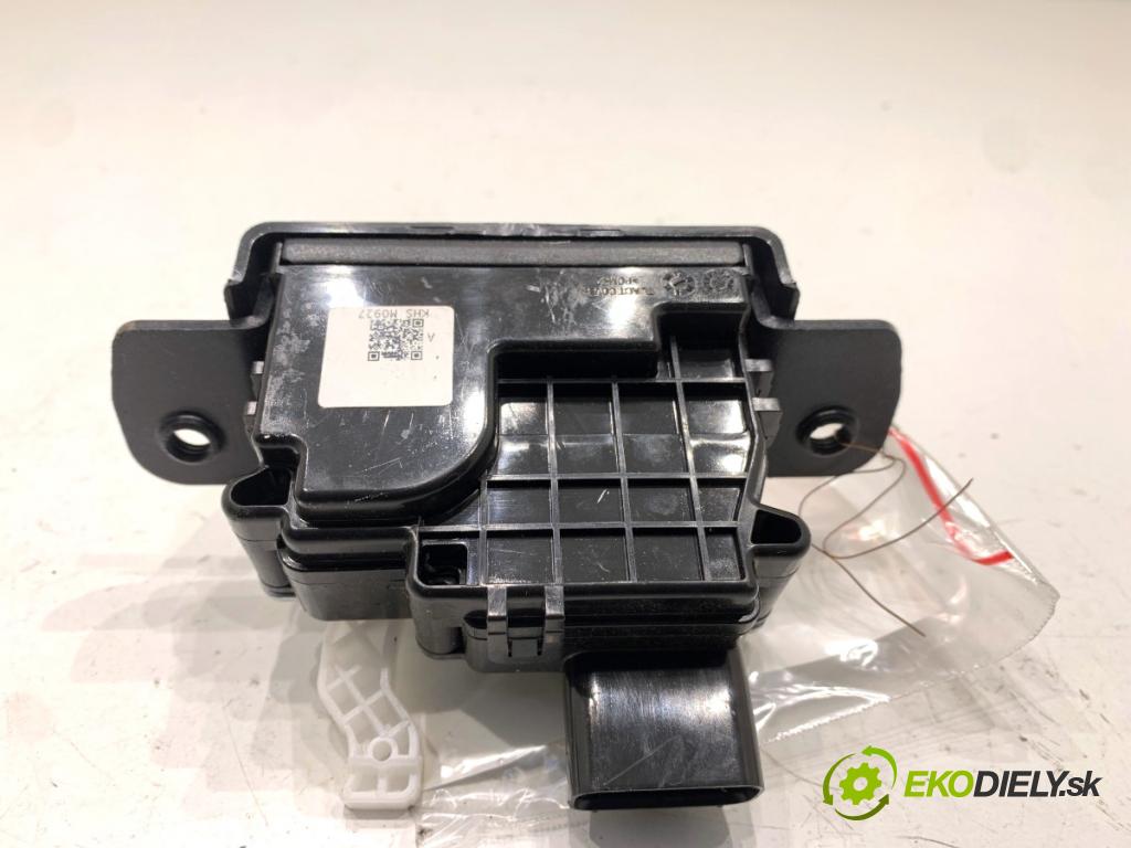 HYUNDAI TUCSON SUV 2015 130 kW 1.6 T-GDi 1591 zámok dveří zadní část