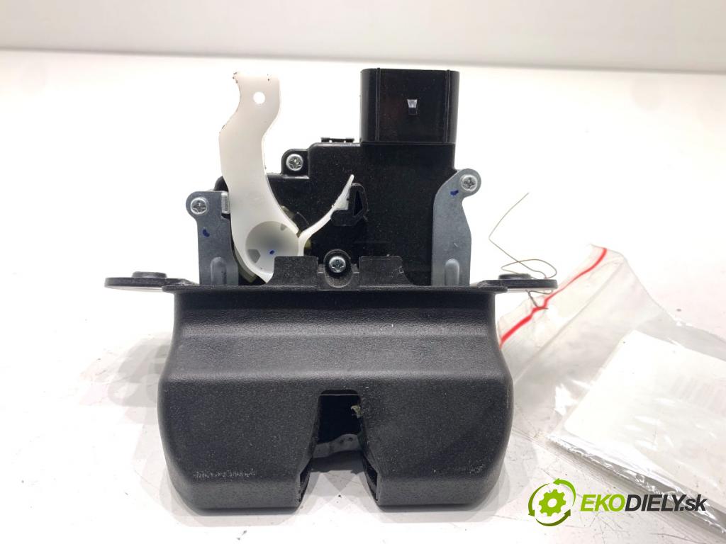 HYUNDAI TUCSON SUV 2015 130 kW 1.6 T-GDi 1591 zámok dveří zadní část