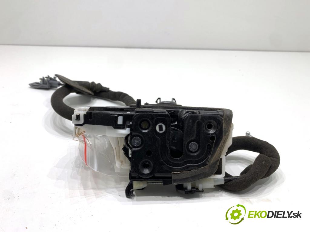 RENAULT ARKANA I SUV 2021 69 kW 1.5 E-TECH 145 1598 zámok Dvere pravy zad 