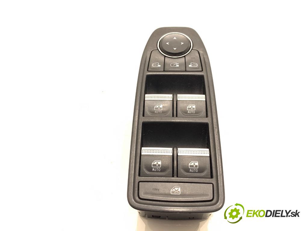 RENAULT ARKANA I SUV 2021 69 kW 1.5 E-TECH 145 1598 Prepínač okien 254107001R (Prepínacie páčky pod volantom)