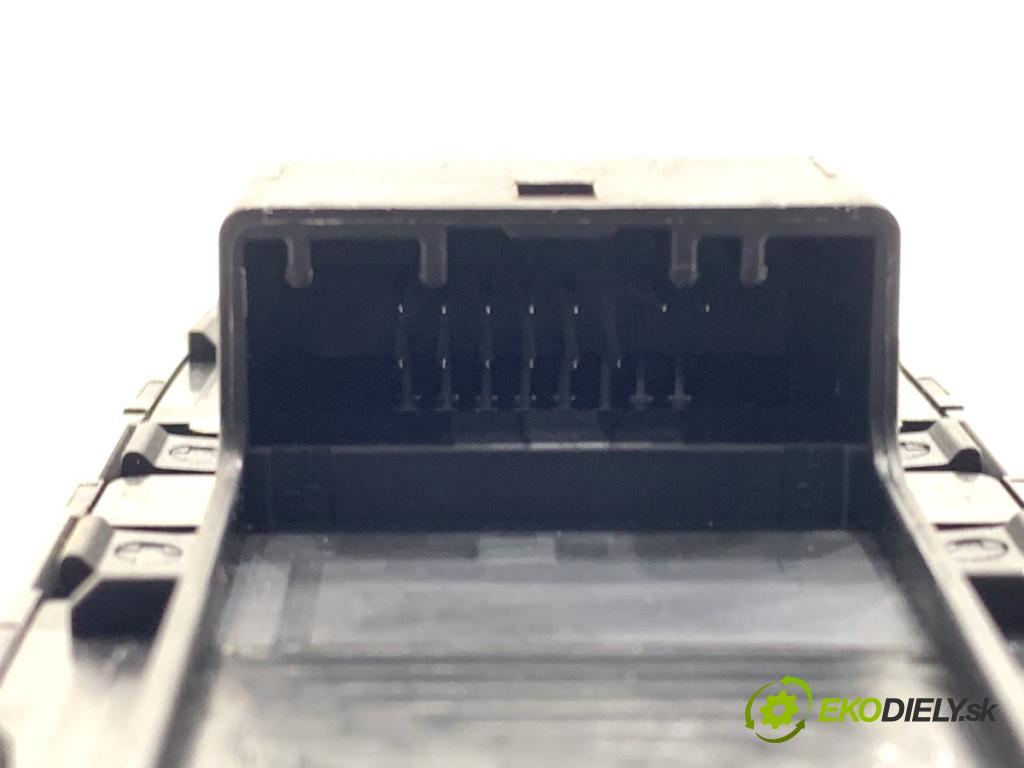 RENAULT ARKANA I SUV 2021 69 kW 1.5 E-TECH 145 1598 Prepínač okien 254107001R (Prepínacie páčky pod volantom)