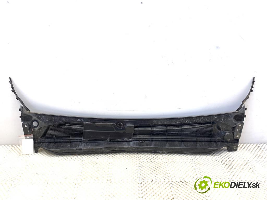 RENAULT ARKANA I SUV 2021 69 kW 1.5 E-TECH 145 1598 Torpédo, plast pod čelné okno 668115282R (Torpédo (plast pod čelným sklom))