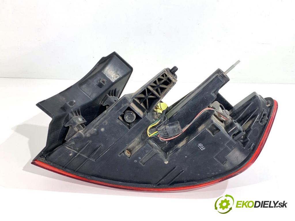 RENAULT ARKANA I SUV 2021 69 kW 1.5 E-TECH 145 1598 světlo levý zadní část 265552466R