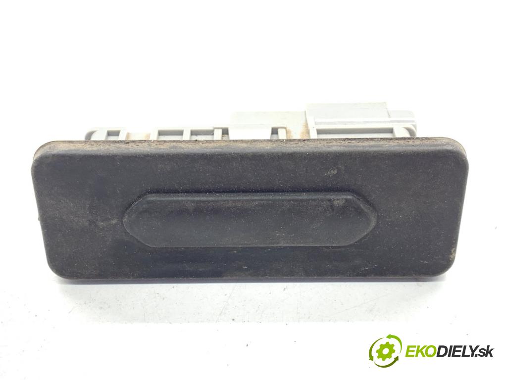 RENAULT ARKANA I SUV 2021 69 kW 1.5 E-TECH 145 1598 Kľučka dverí zad 906069264R