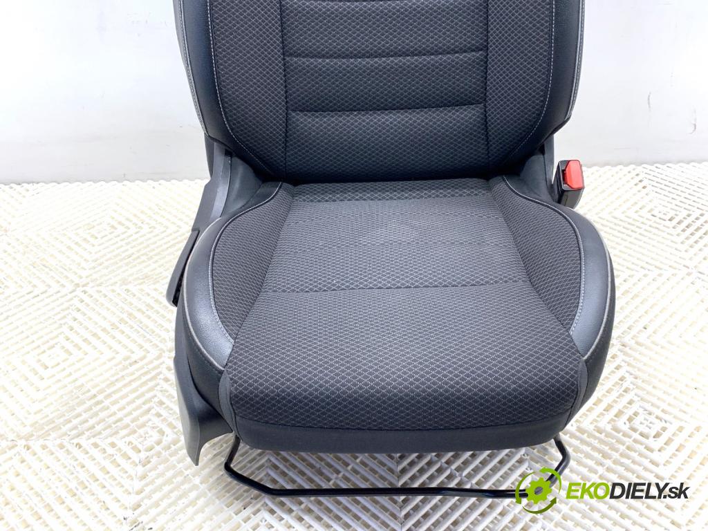 RENAULT ARKANA I SUV 2021 69 kW 1.5 E-TECH 145 1598 sedadlo pravý přední část