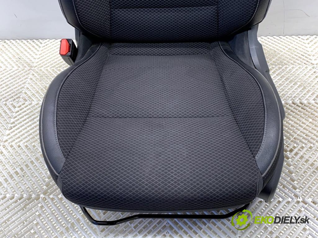 RENAULT ARKANA I SUV 2021 69 kW 1.5 E-TECH 145 1598 sedadlo levý přední část