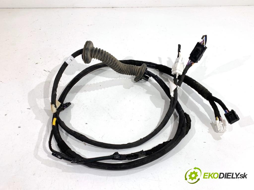 RENAULT ARKANA I SUV 2021 69 kW 1.5 E-TECH 145 1598 káblovačka dveří kufra zadní část 240515700R