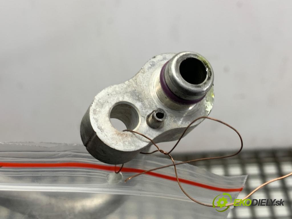 PORSCHE PANAMERA liftback 2010 294 kW 4.8 4S 4806 rúrka klimatizace  (Trubka klimatizace)