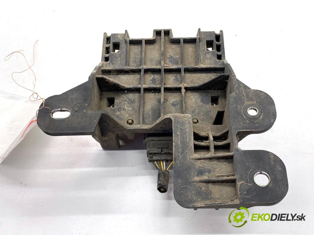 RENAULT ARKANA I SUV 2021 69 kW 1.5 E-TECH 145 1598 RADAR: DISTRONIC 284E74036R