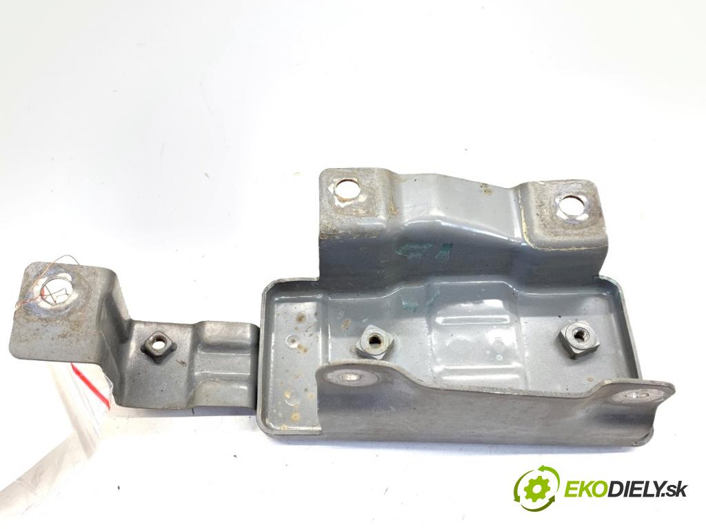 RENAULT ARKANA I SUV 2021 69 kW 1.5 E-TECH 145 1598 držiak blatníka pravy 663508114R