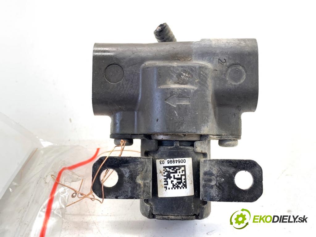 RENAULT ARKANA I SUV 2021 69 kW 1.5 E-TECH 145 1598 ventil klimatizace 924875516R