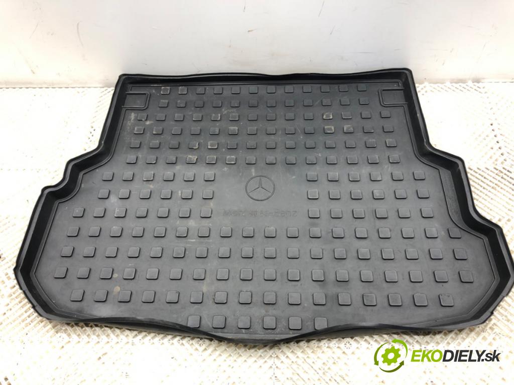 MERCEDES-BENZ X204 SUV 2012 125 kW 220 CDI (204.902) 2143 KRYTINA: kufra pryžová A2048140541