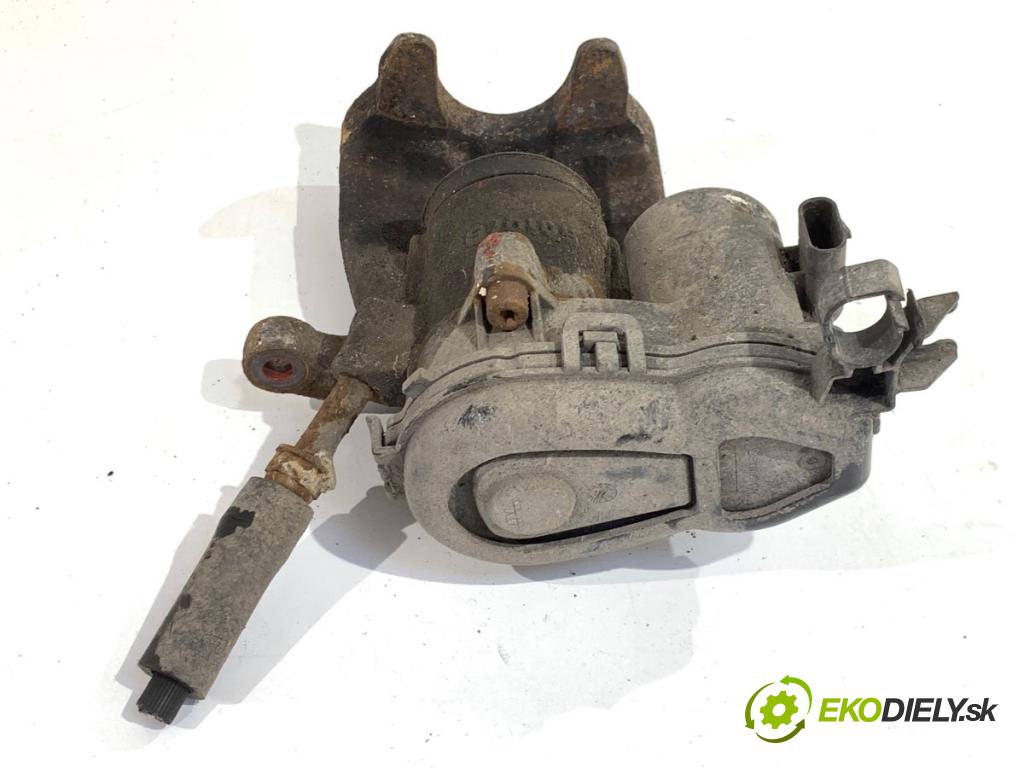 MERCEDES-BENZ CLA coupe coupe 2014 155 kW CLA 250 4-matic (117.346) 1991 Brzdič strmeň pravy zad A2464233298