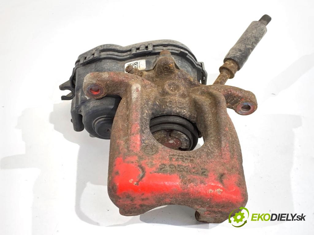 MERCEDES-BENZ CLA coupe coupe 2014 155 kW CLA 250 4-matic (117.346) 1991 Brzdič strmeň ľavy zad A2464233198