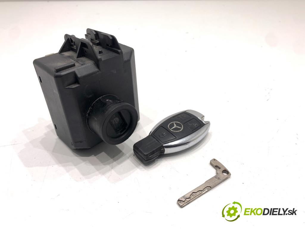 MERCEDES-BENZ CLA coupe coupe 2014 155 kW CLA 250 4-matic (117.346) 1991 spinačka A2469051402 (Spínacia skrinka)