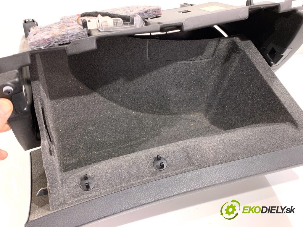 MERCEDES-BENZ CLA coupe coupe 2014 155 kW CLA 250 4-matic (117.346) 1991 přihrádka kastlík spolujezdce 1766800091 (Přihrádka (kastlík))