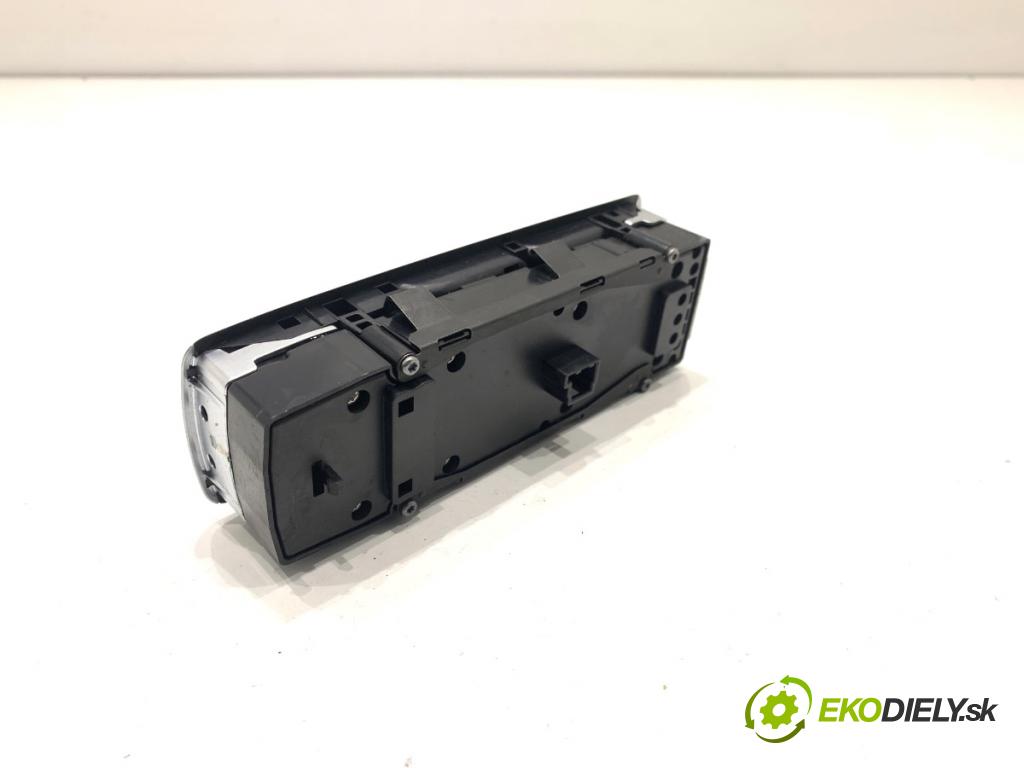 MERCEDES-BENZ CLA coupe coupe 2014 155 kW CLA 250 4-matic (117.346) 1991 Prepínač okien A1669054400 (Prepínacie páčky pod volantom)