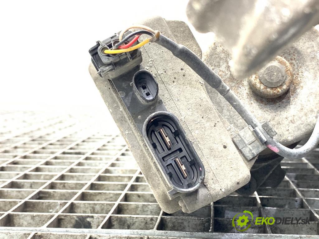 MERCEDES-BENZ CLA coupe coupe 2014 155 kW CLA 250 4-matic (117.346) 1991 riadenie volantu Riadenie 6820000221 6700003026A