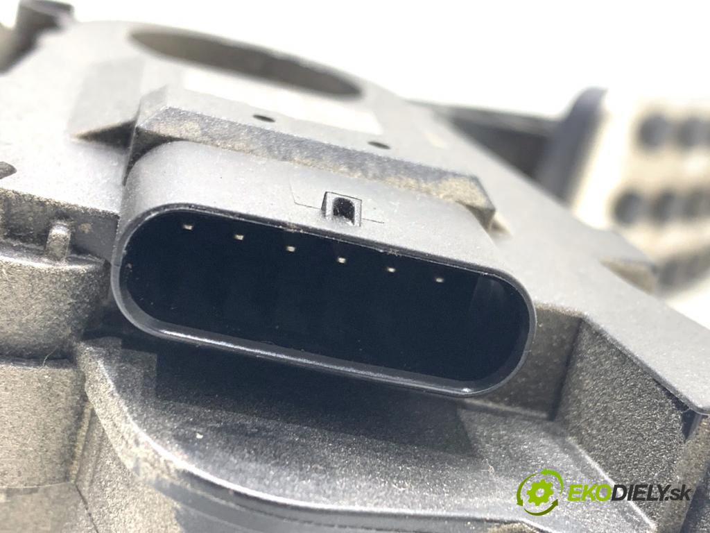 MERCEDES-BENZ CLA coupe coupe 2014 155 kW CLA 250 4-matic (117.346) 1991 Potenciometer plynu A2463001604 (Potenciometer plynového pedálu)