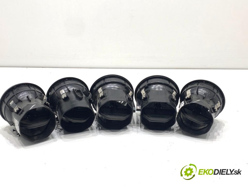 MERCEDES-BENZ CLA coupe coupe 2014 155 kW CLA 250 4-matic (117.346) 1991 Mriežky kúrenia predný