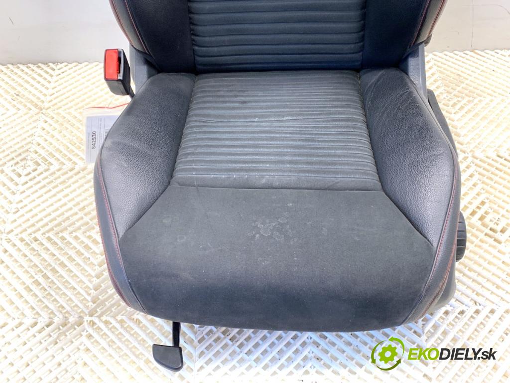 MERCEDES-BENZ CLA coupe coupe 2014 155 kW CLA 250 4-matic (117.346) 1991 Sedadlo ľavy predný