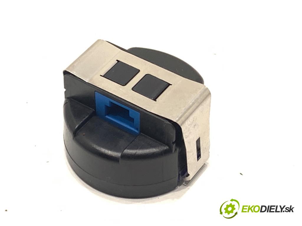 MERCEDES-BENZ CLA coupe coupe 2014 155 kW CLA 250 4-matic (117.346) 1991 Snímač dažďa A2469012504 (Snímač dažďa)