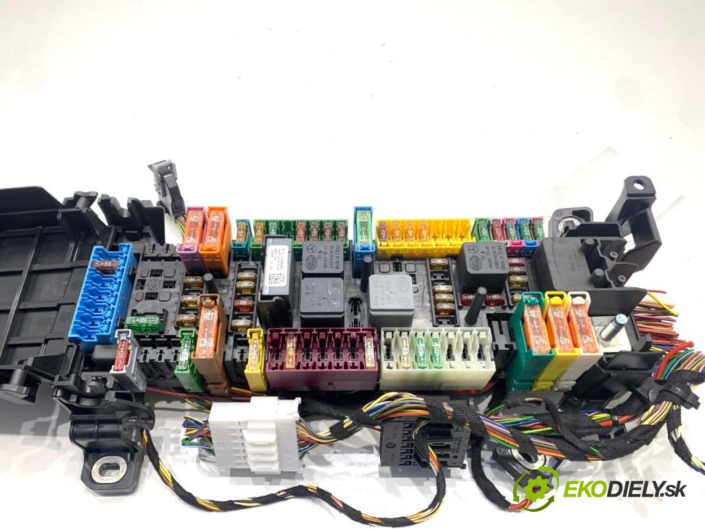 MERCEDES-BENZ CLA coupe coupe 2014 155 kW CLA 250 4-matic (117.346) 1991 Skrinka poistková  (Poistková skrinka)