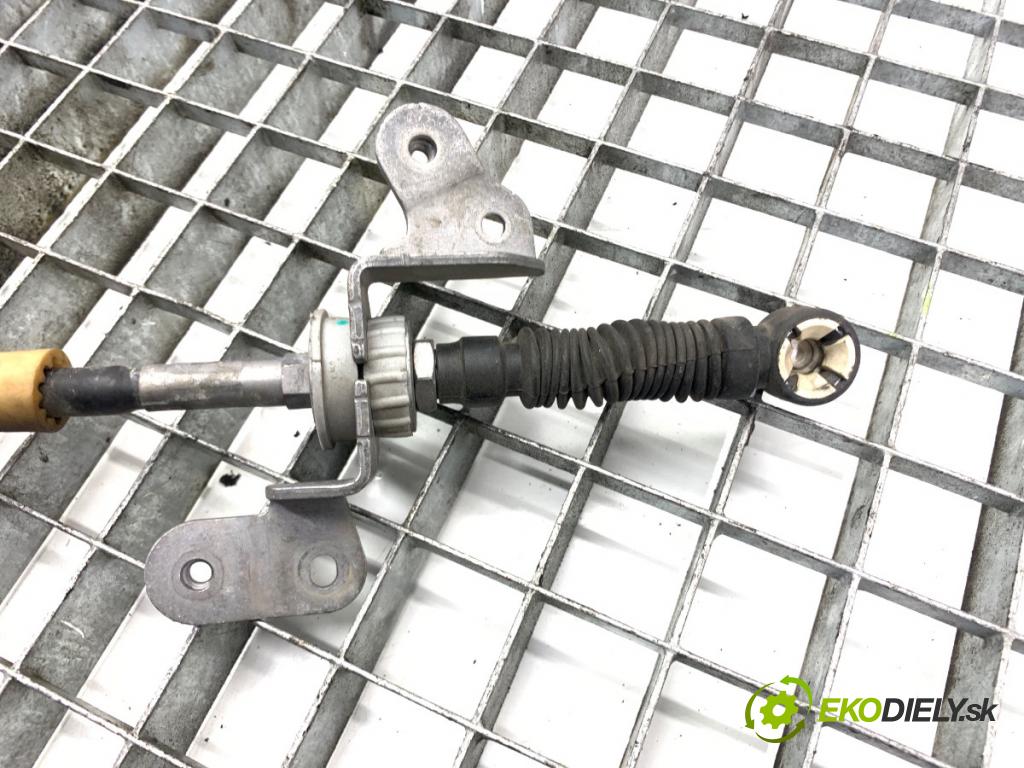 AUDI A7 4G liftback 2015 412 kW RS7 quattro 3993 ZVEDÁK: 4G1713041AJ