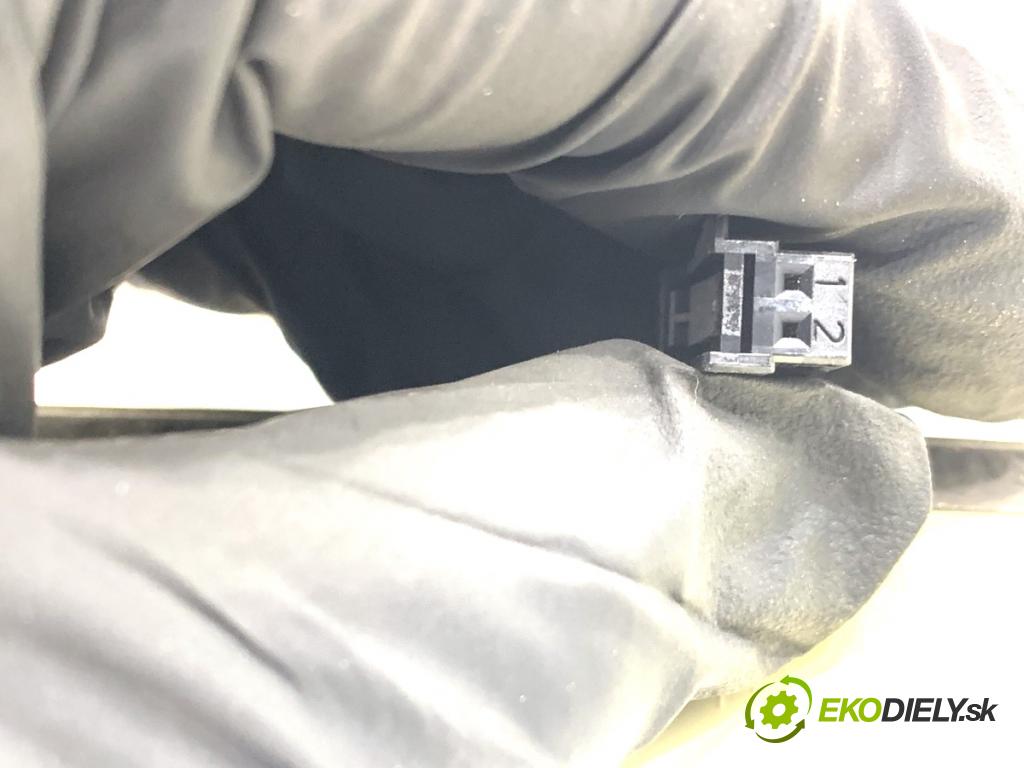 MERCEDES-BENZ CLA coupe coupe 2014 155 kW CLA 250 4-matic (117.346) 1991 lišta násada prahu přední část pravá A2466805400