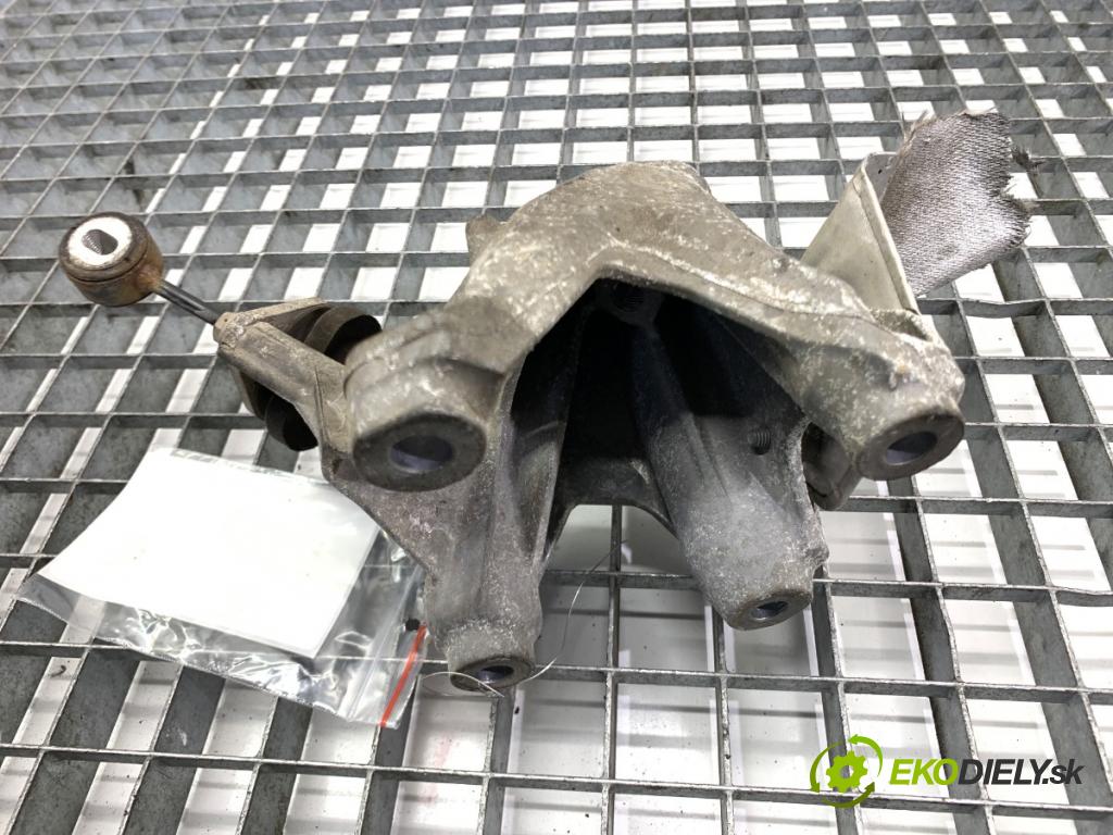 AUDI Q8 SUV 2018 210 kW 50 TDI Mild Hybrid quattro 2967 Držiak Motor 4M0199869AL