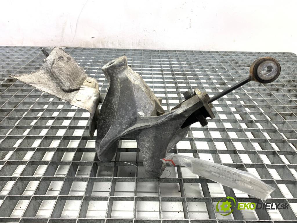 AUDI Q8 SUV 2018 210 kW 50 TDI Mild Hybrid quattro 2967 Držiak Motor 4M0199869AL