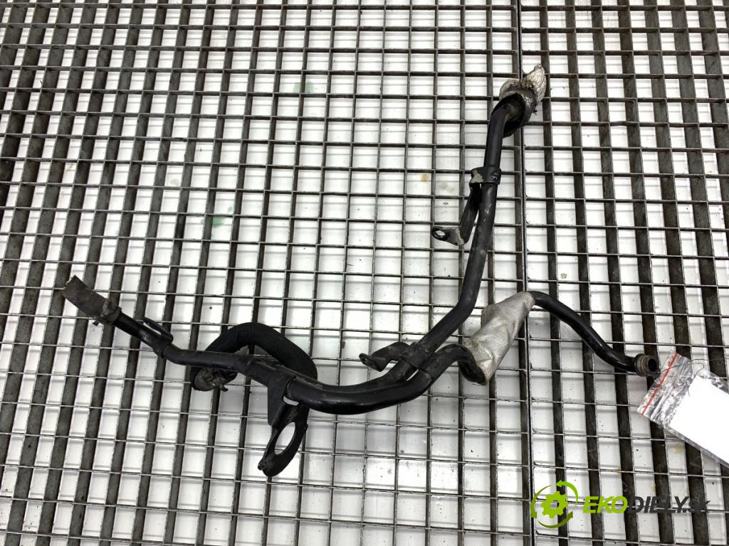 AUDI Q8 SUV 2018 210 kW 50 TDI Mild Hybrid quattro 2967 rozdělovač vody 059121449M