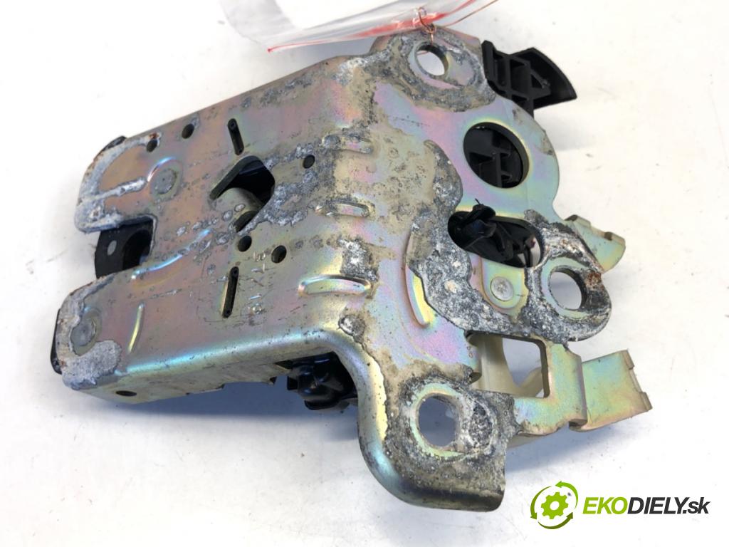 SKODA FABIA III liftback 2019 55 kW 1.0 999 zámok dveří zadní část 8R0827505A